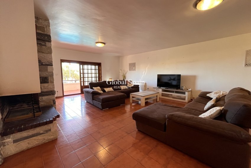 Resale - VILLA -
LA NUCÍA - Costa Blanca