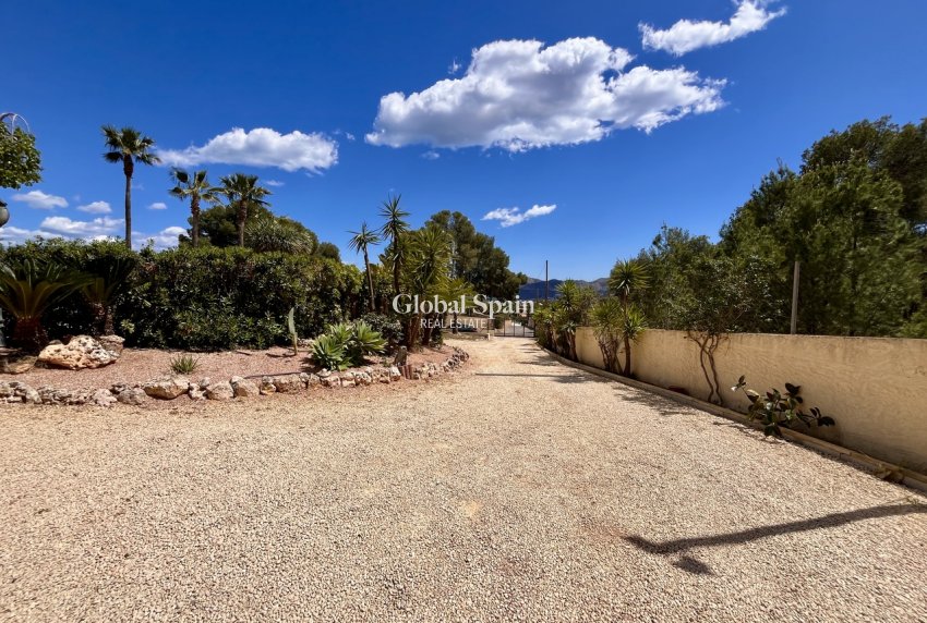 Resale - VILLA -
LA NUCÍA - Costa Blanca