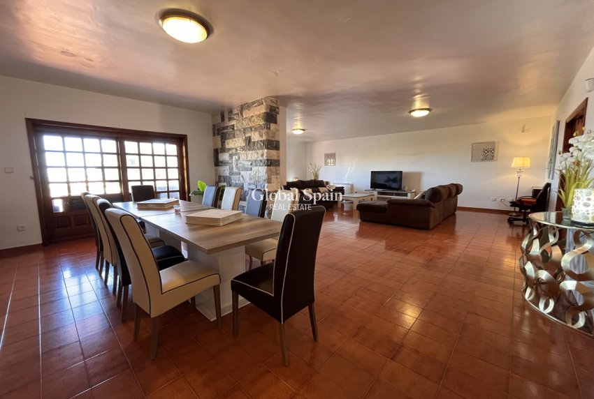 Resale - VILLA -
LA NUCÍA - Costa Blanca