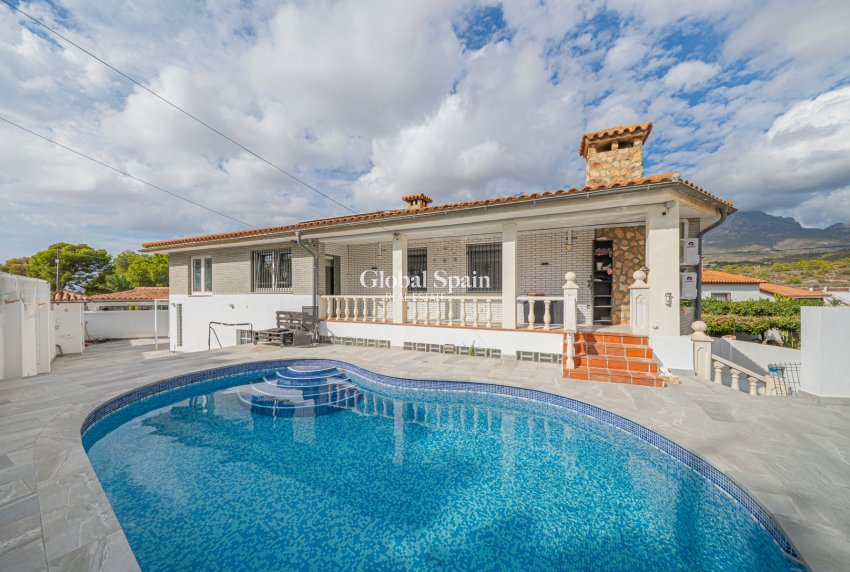 Resale - VILLA -
LA NUCÍA - Panorama