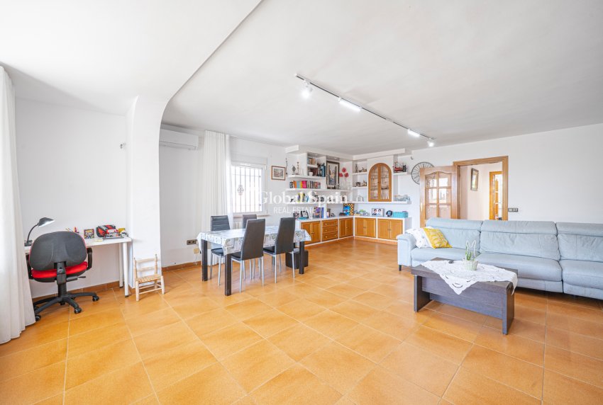Resale - VILLA -
LA NUCÍA - Panorama