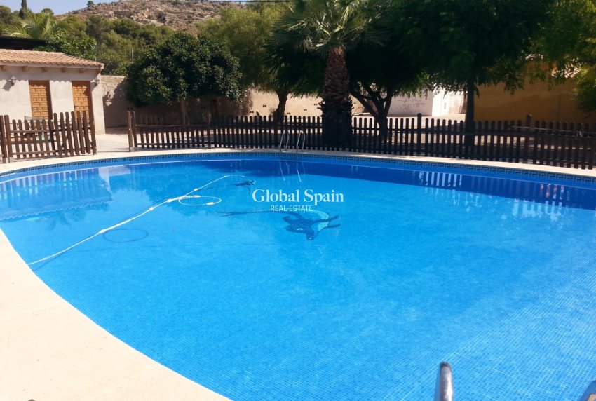 Resale - VILLA -
LA ROMANA - Inland