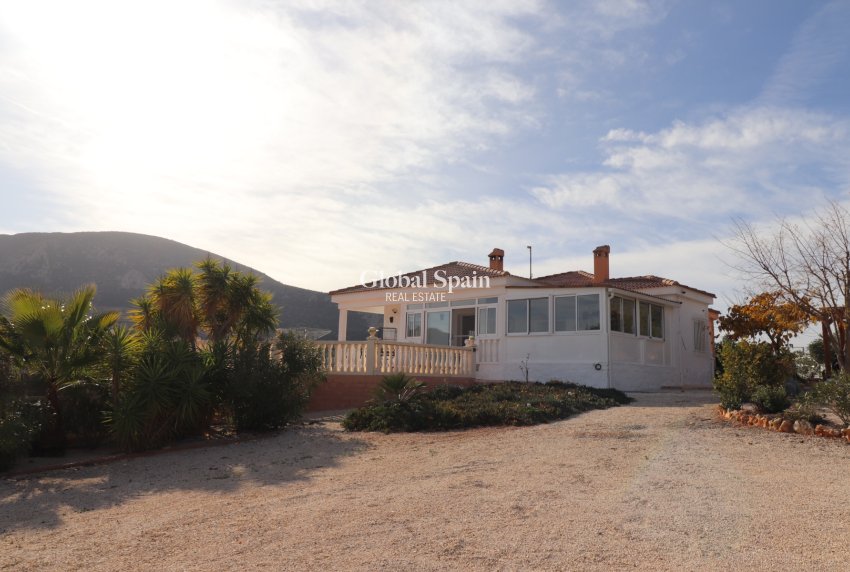 Resale - VILLA -
LA ROMANA - Inland