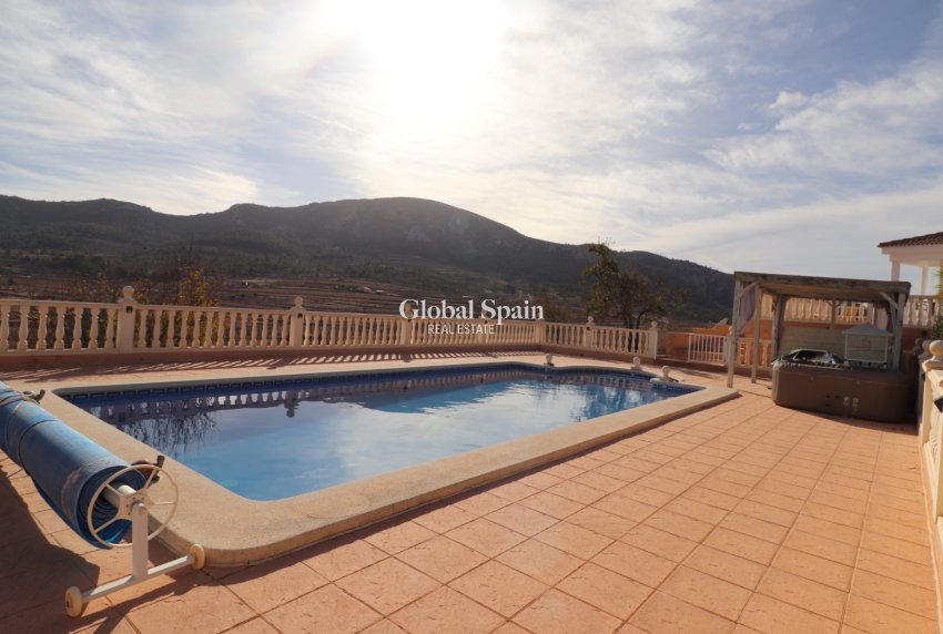 Resale - VILLA -
LA ROMANA - Inland