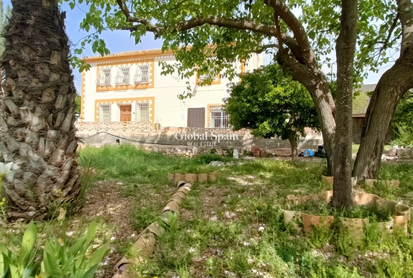 Resale - VILLA -
LA ROMANA - Inland