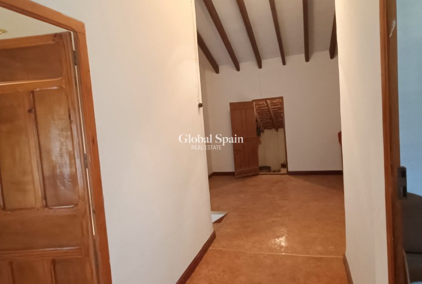 Resale - VILLA -
LA ROMANA - Inland