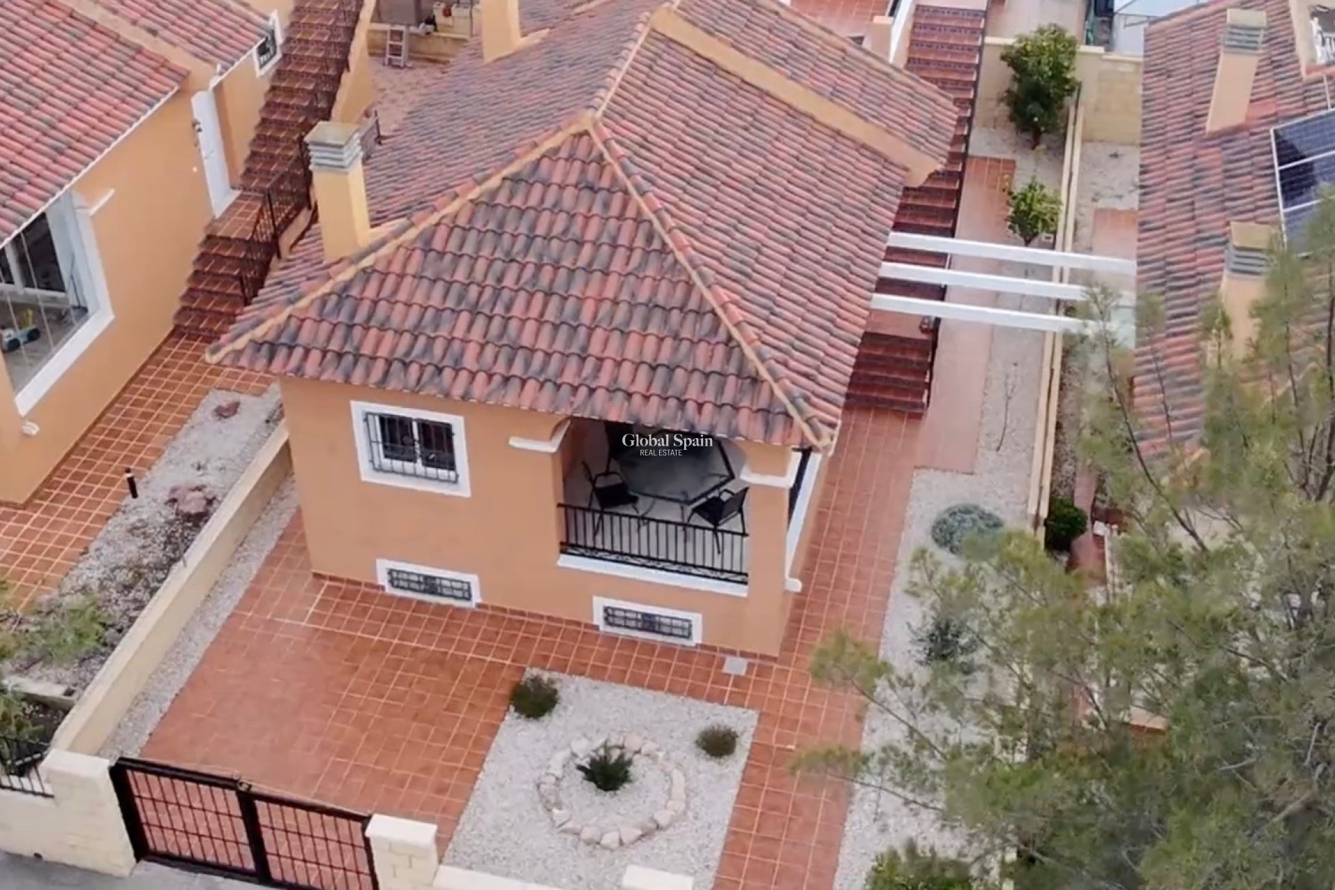 Resale - VILLA -
LA ROMANA - Inland