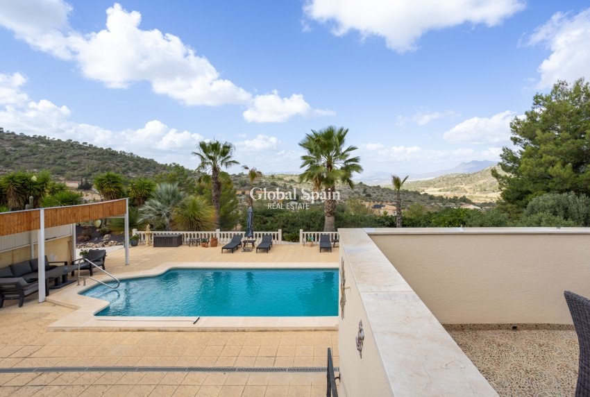 Resale - VILLA -
LA ZARZA - Inland