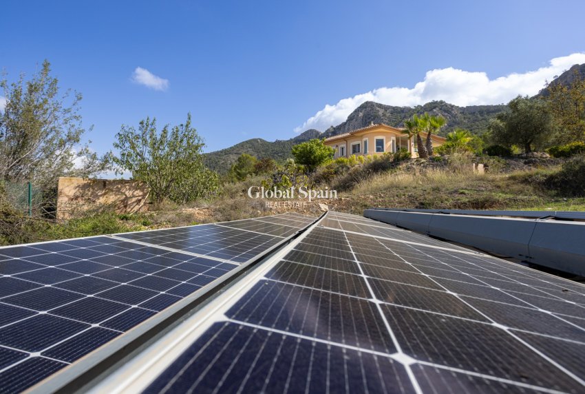 Resale - VILLA -
LA ZARZA - Inland