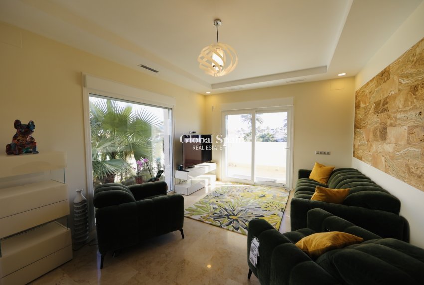 Resale - VILLA -
LA ZENIA - Costa Blanca