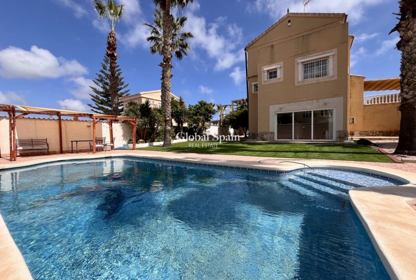 Resale - VILLA -
LA ZENIA - Costa Blanca