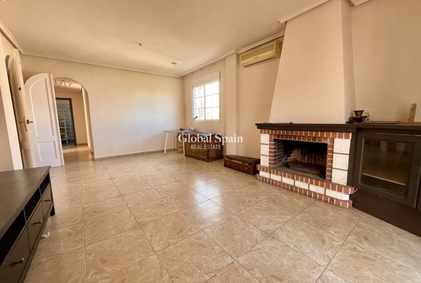 Resale - VILLA -
LA ZENIA - Costa Blanca