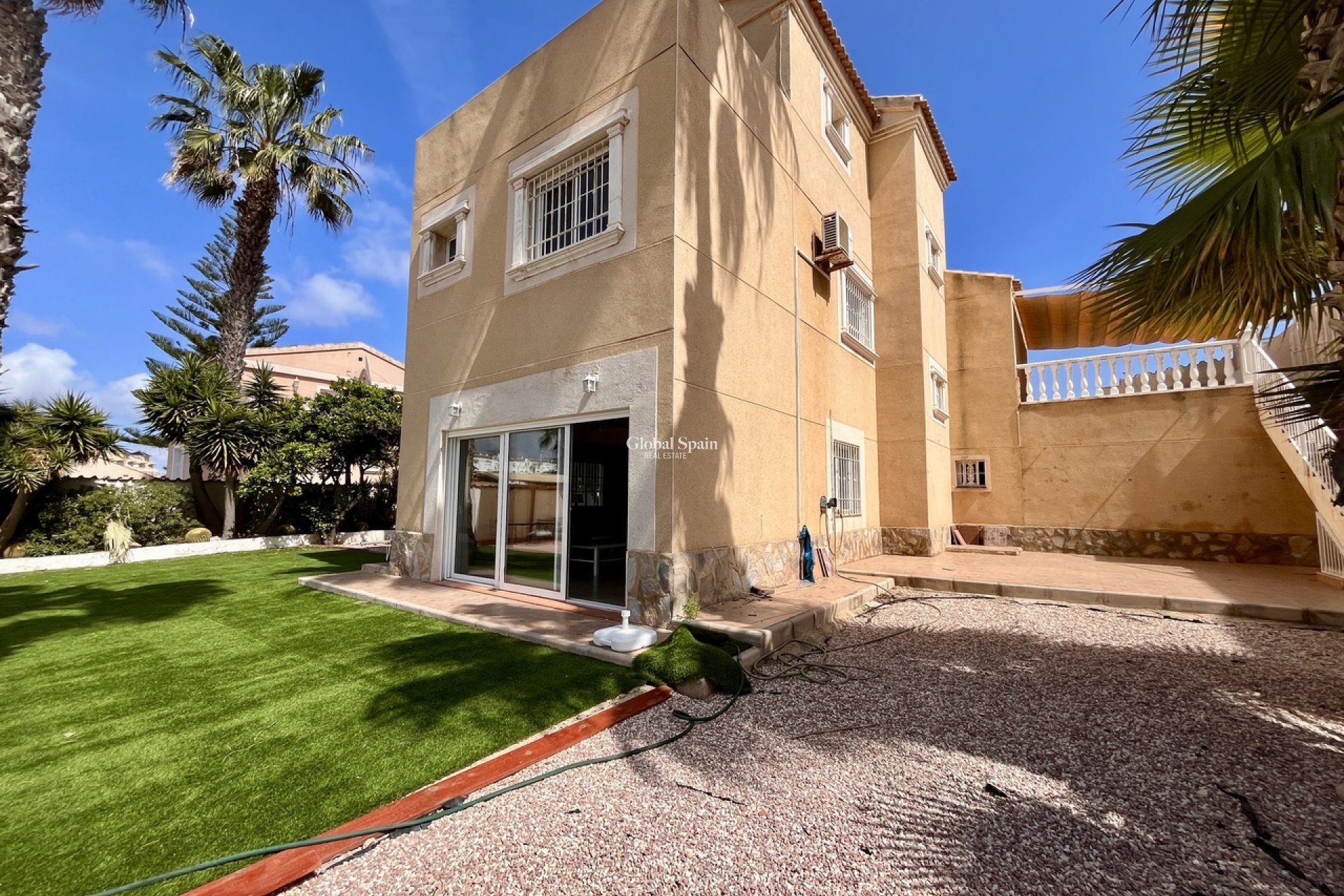 Resale - VILLA -
LA ZENIA - Costa Blanca