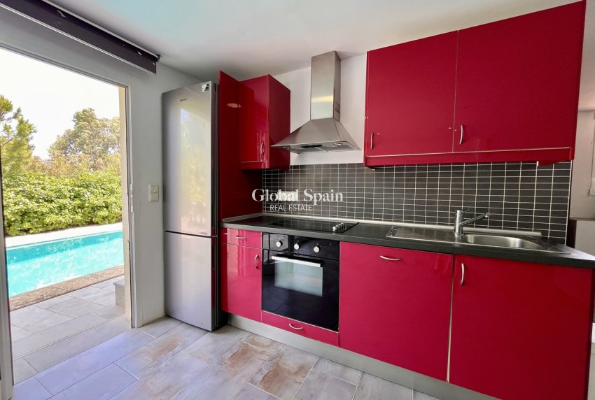 Resale - VILLA -
LA ZENIA - Costa Blanca