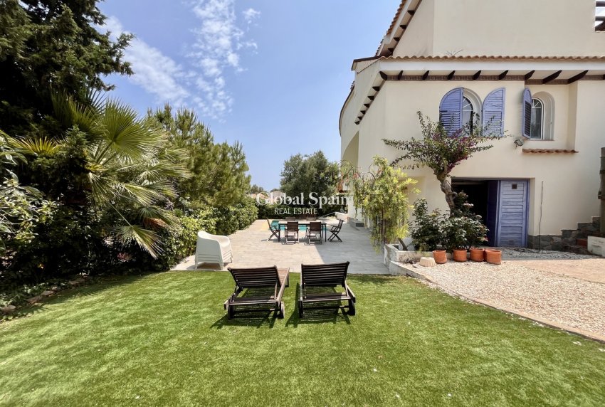 Resale - VILLA -
LA ZENIA - Costa Blanca