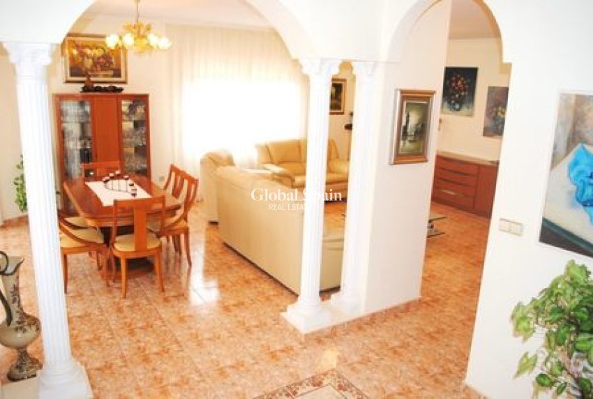 Resale - VILLA -
LA ZENIA - Costa Blanca