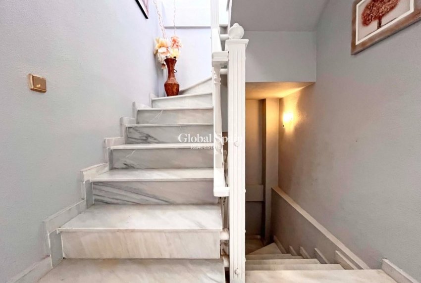 Resale - VILLA -
LA ZENIA - Costa Blanca