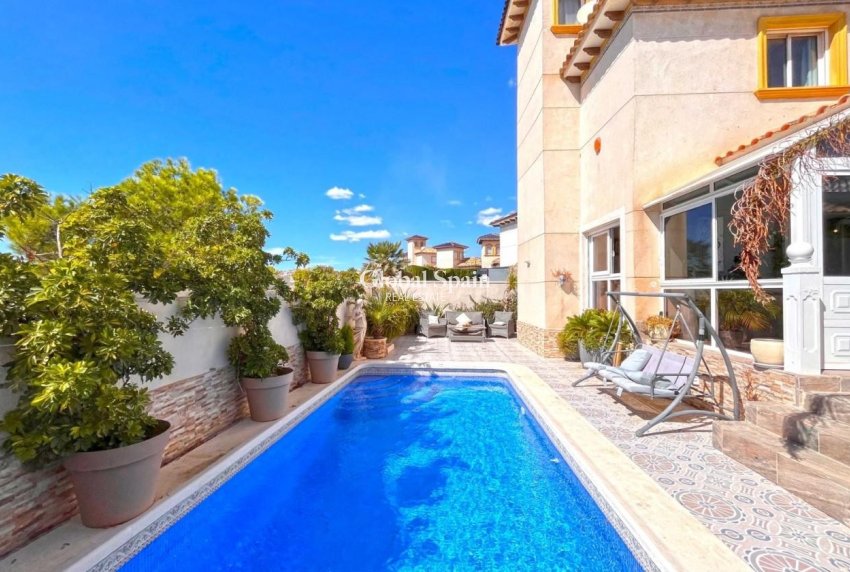 Resale - VILLA -
LA ZENIA - Costa Blanca