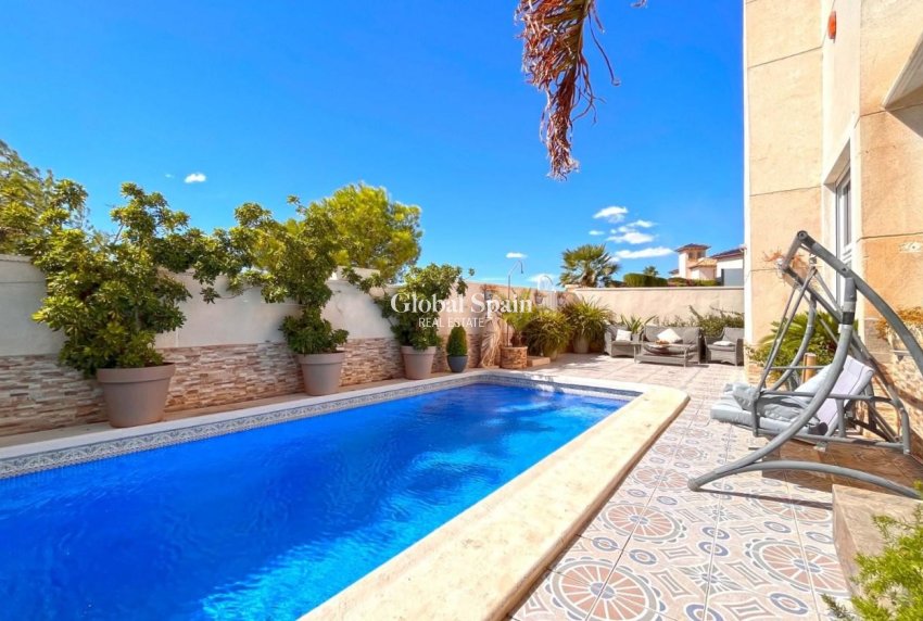 Resale - VILLA -
LA ZENIA - Costa Blanca