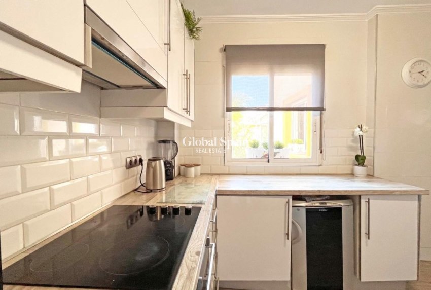 Resale - VILLA -
LA ZENIA - Costa Blanca