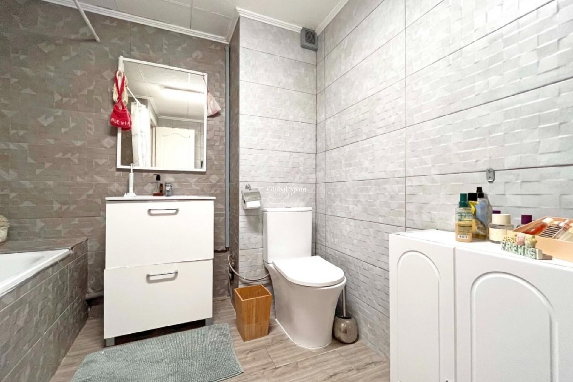 Resale - VILLA -
LA ZENIA - Costa Blanca