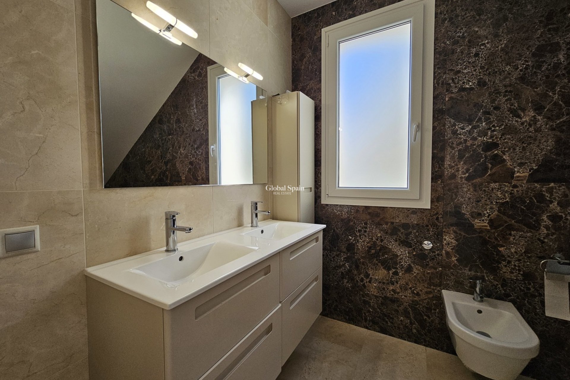 Resale - VILLA -
LA ZENIA - Costa Blanca