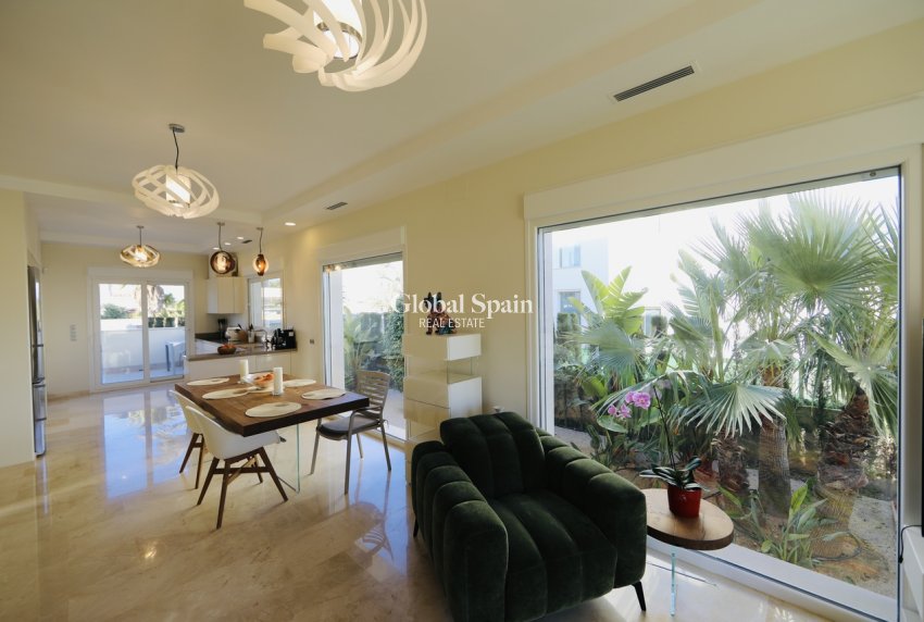Resale - VILLA -
LA ZENIA - Costa Blanca