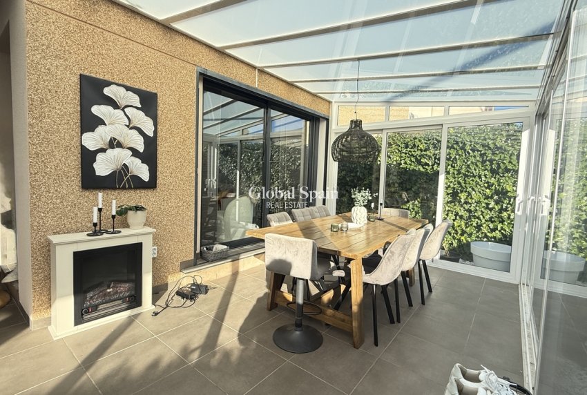 Resale - VILLA -
LA ZENIA - Costa Blanca