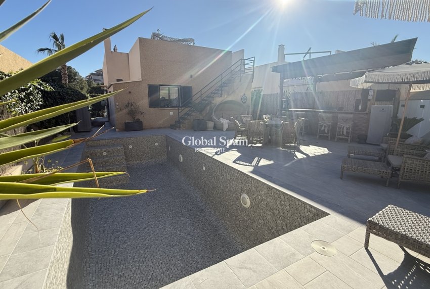 Resale - VILLA -
LA ZENIA - Costa Blanca