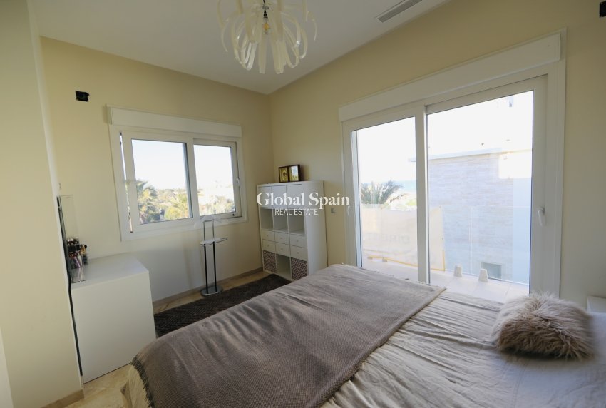 Resale - VILLA -
LA ZENIA - Costa Blanca
