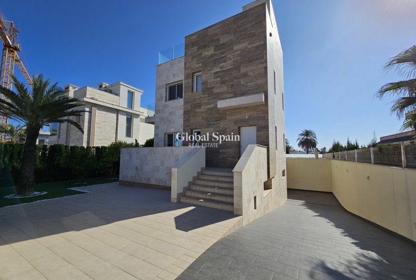 Resale - VILLA -
LA ZENIA - Costa Blanca
