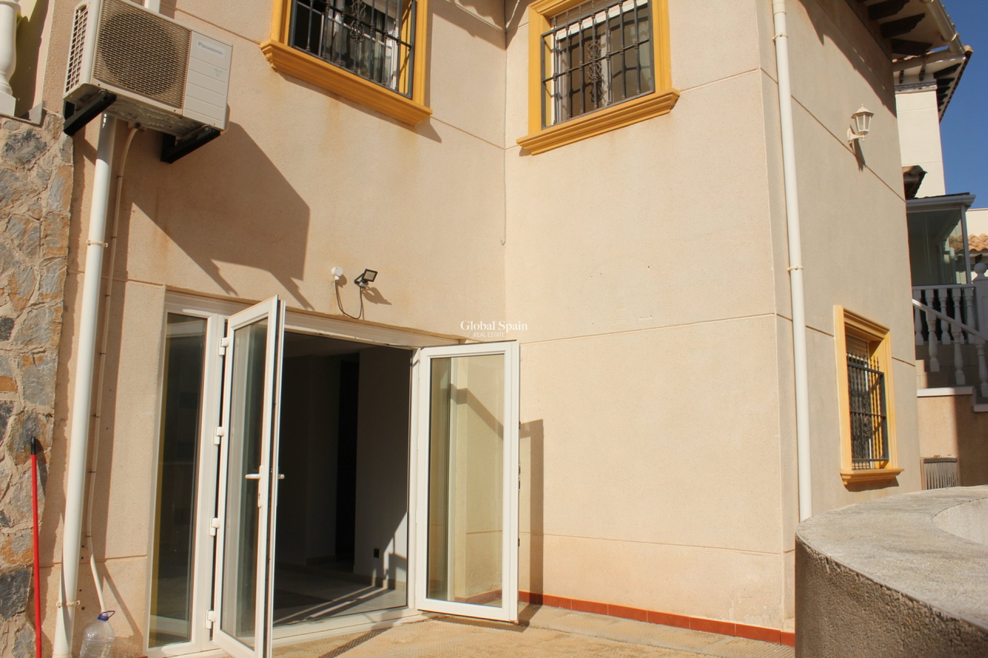 Resale - VILLA -
LA ZENIA - Costa Blanca