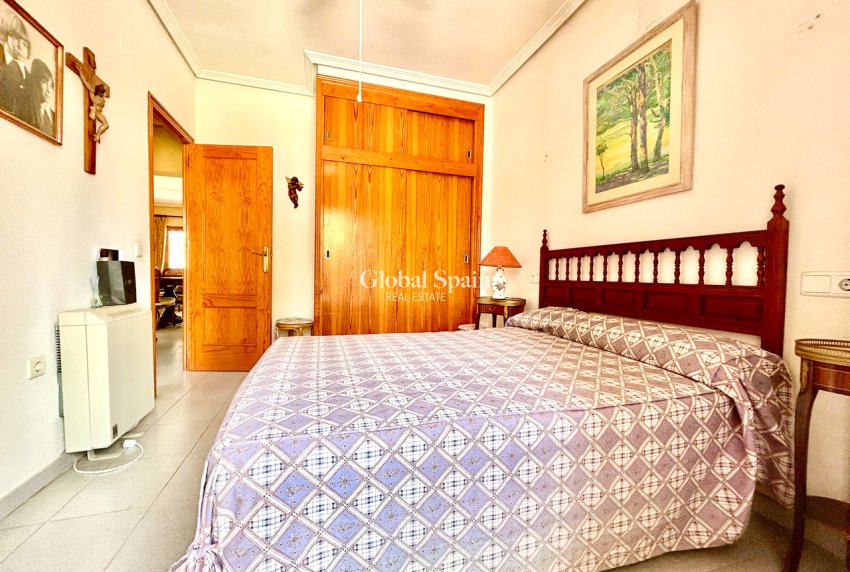 Resale - VILLA -
LA ZENIA - Costa Blanca