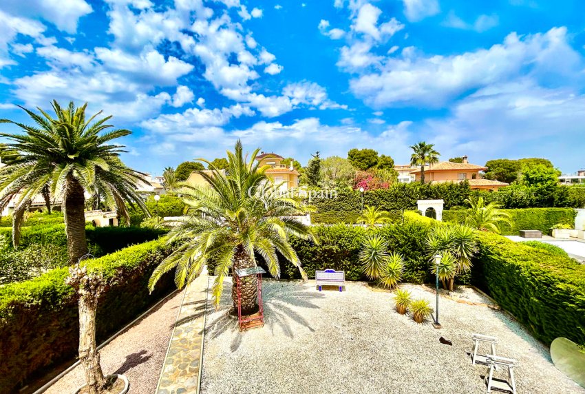 Resale - VILLA -
LA ZENIA - Costa Blanca