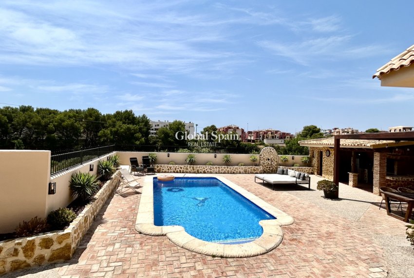 Resale - VILLA -
LA ZENIA - Costa Blanca