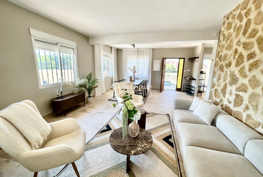 Resale - VILLA -
LA ZENIA - Costa Blanca