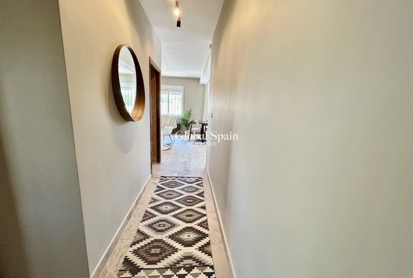 Resale - VILLA -
LA ZENIA - Costa Blanca