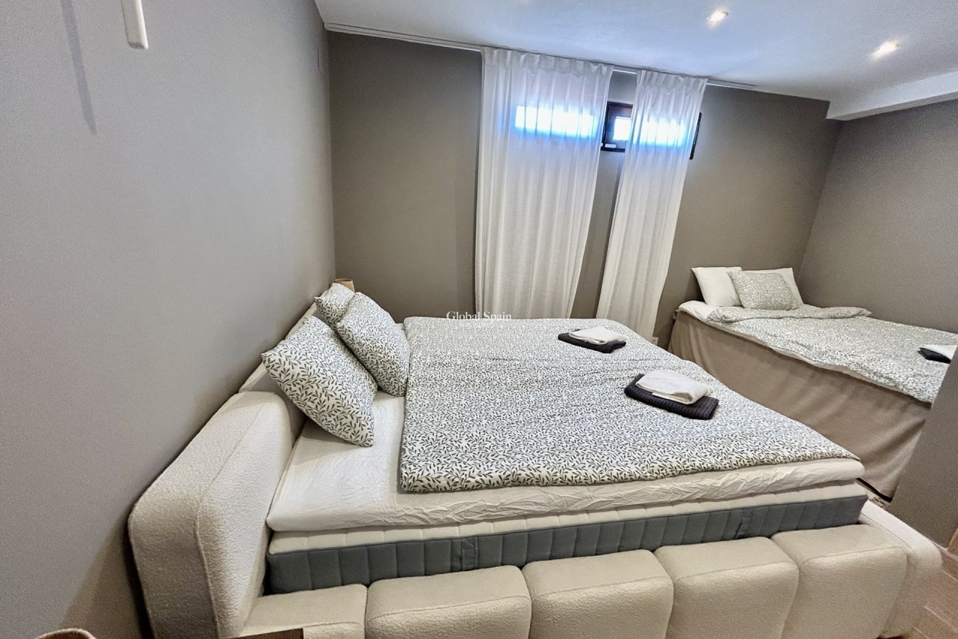 Resale - VILLA -
LA ZENIA - Costa Blanca
