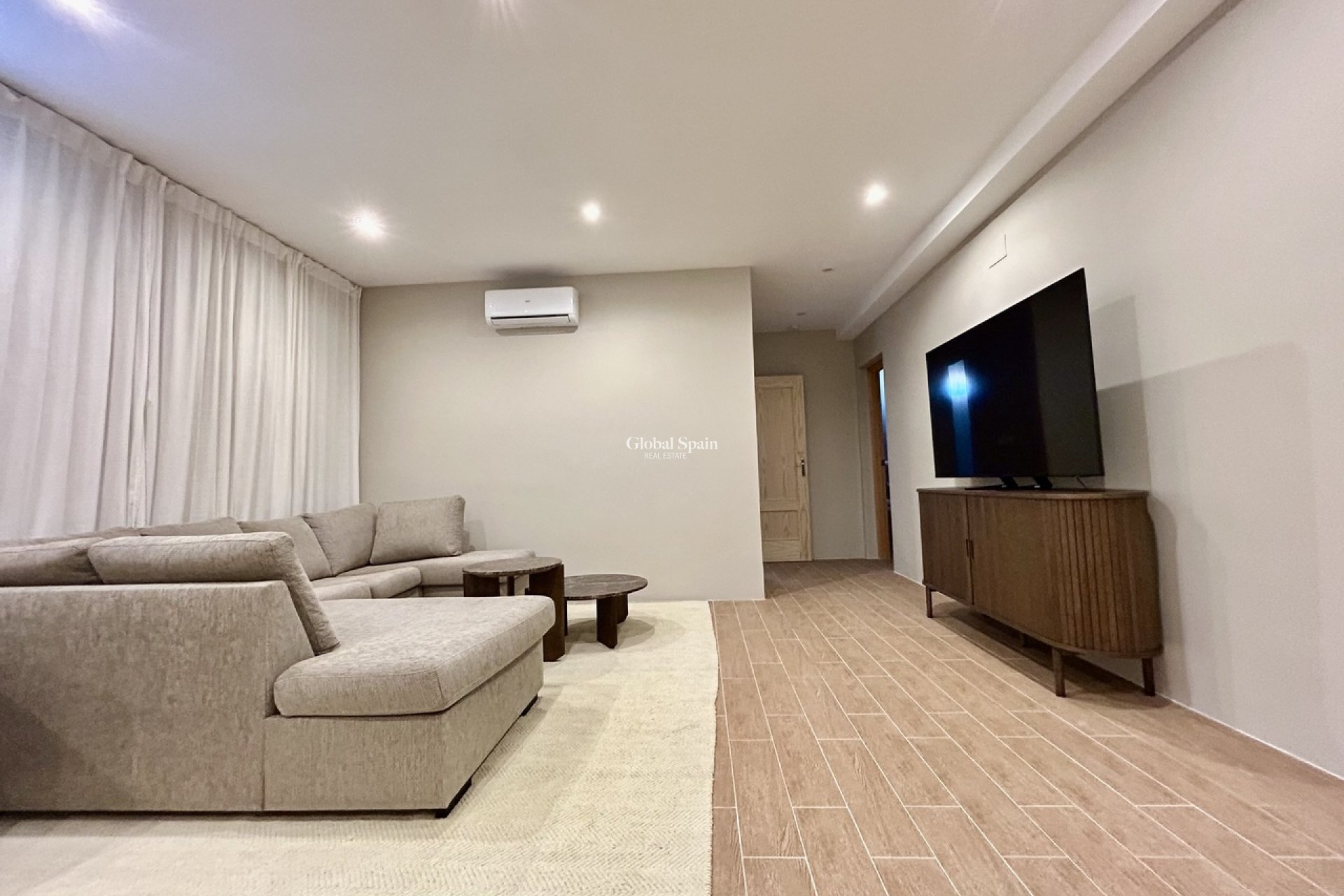 Resale - VILLA -
LA ZENIA - Costa Blanca