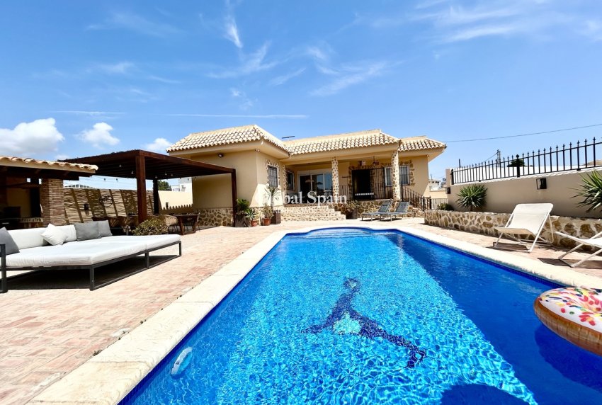 Resale - VILLA -
LA ZENIA - Costa Blanca