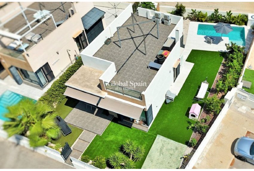 Resale - Villa -
LA ZENIA