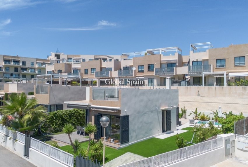 Resale - Villa -
LA ZENIA