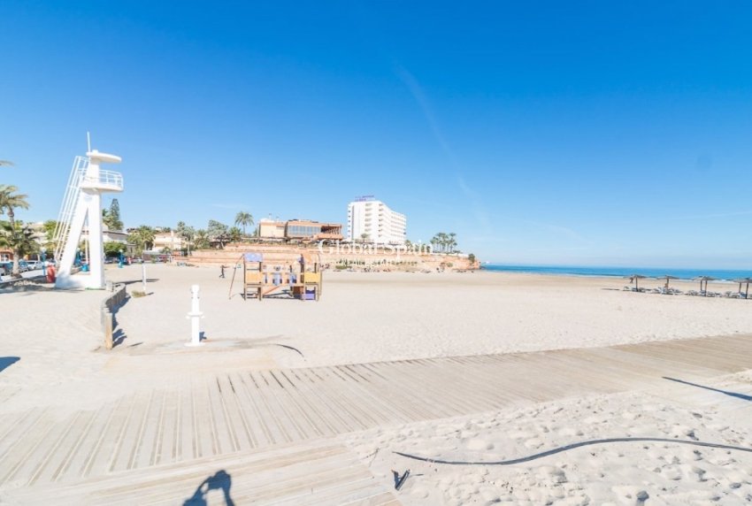 Resale - Villa -
LA ZENIA