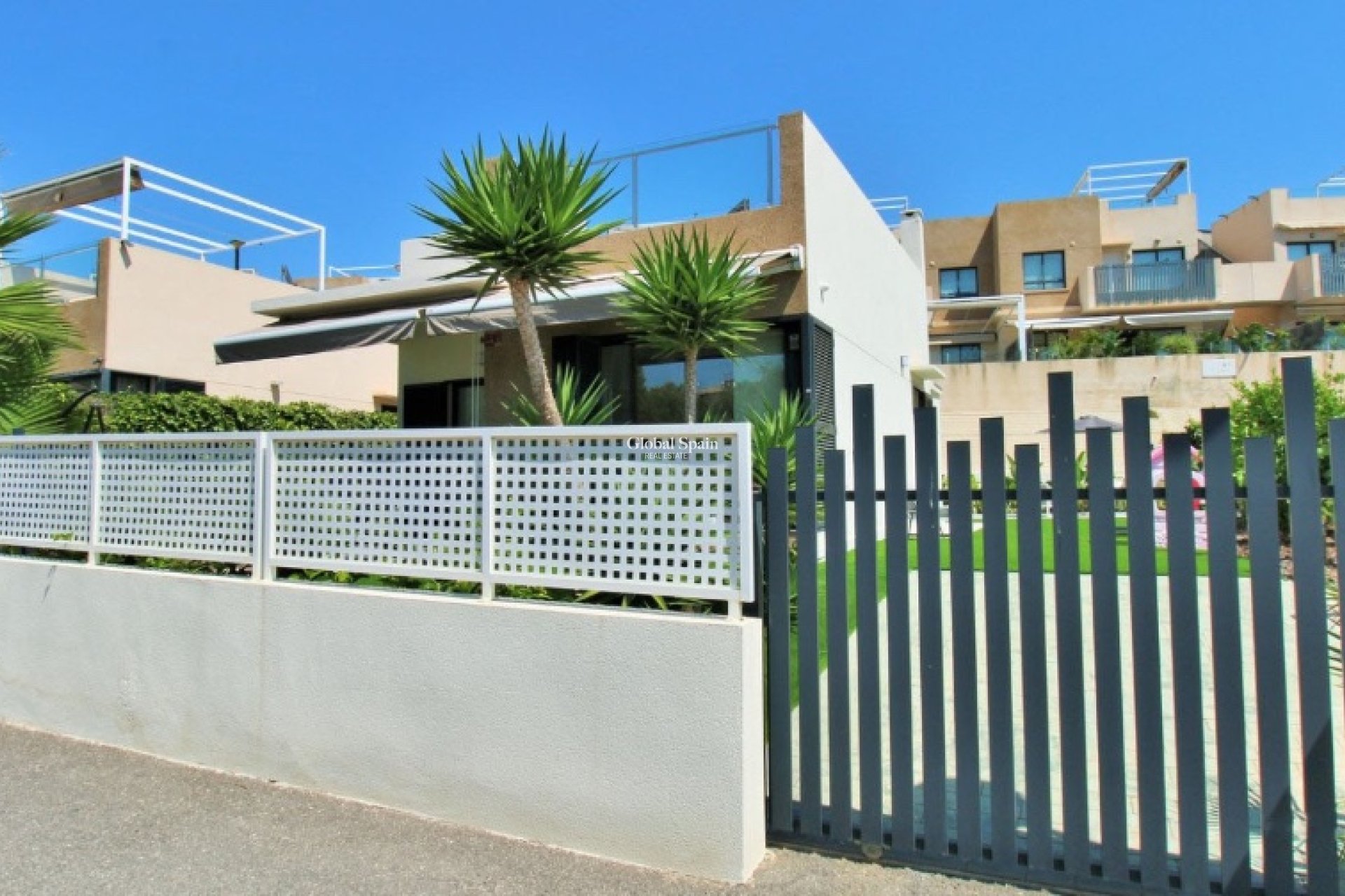 Resale - Villa -
LA ZENIA