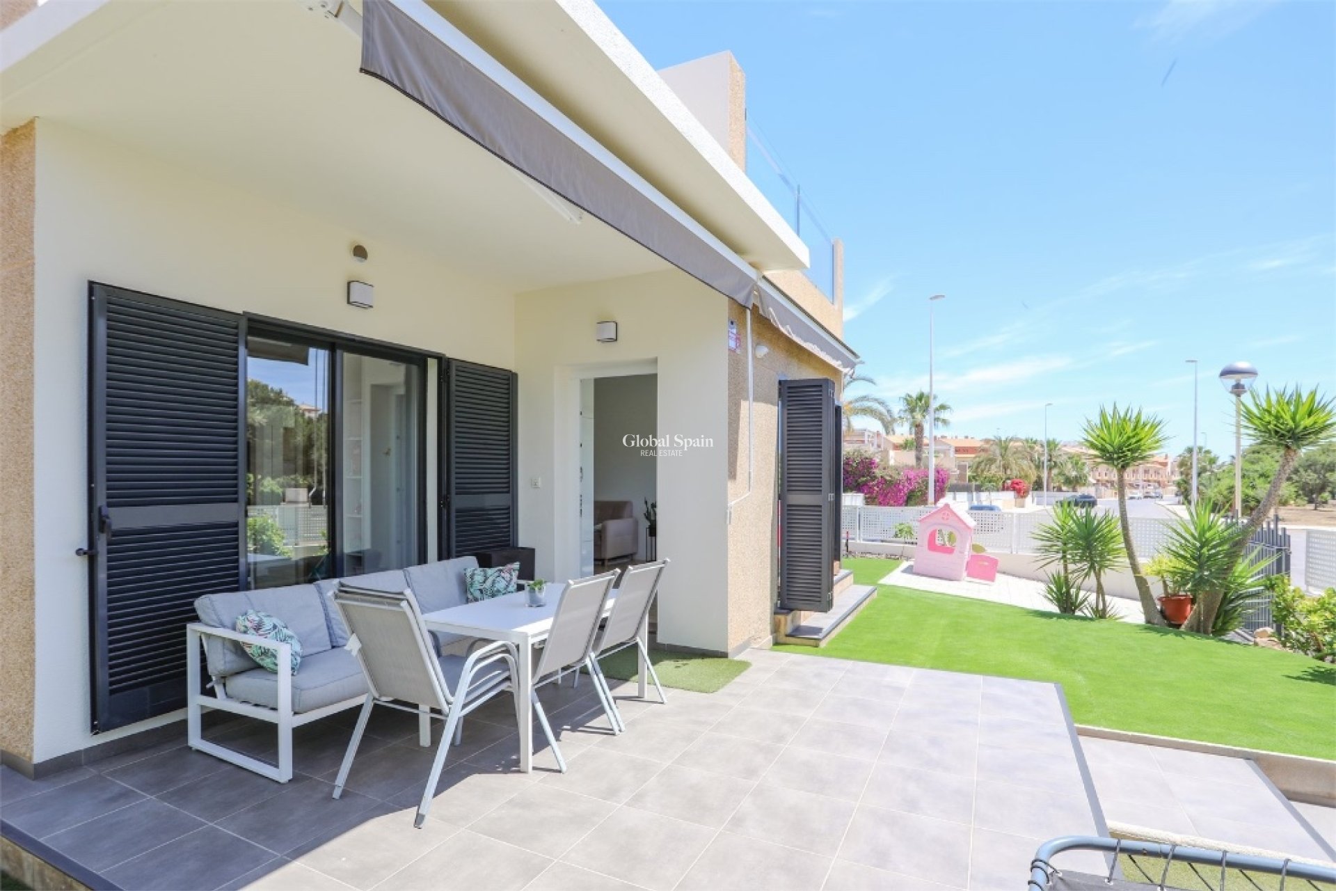 Resale - Villa -
LA ZENIA
