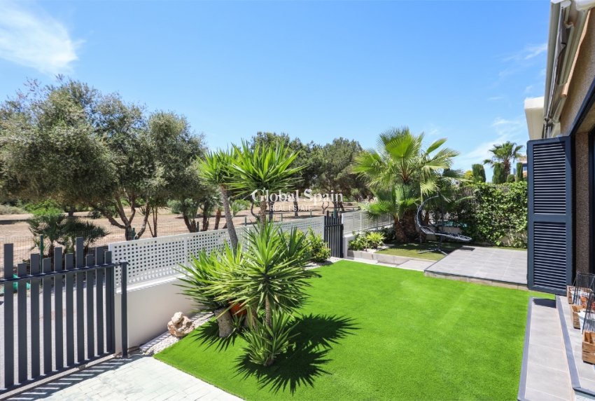 Resale - Villa -
LA ZENIA