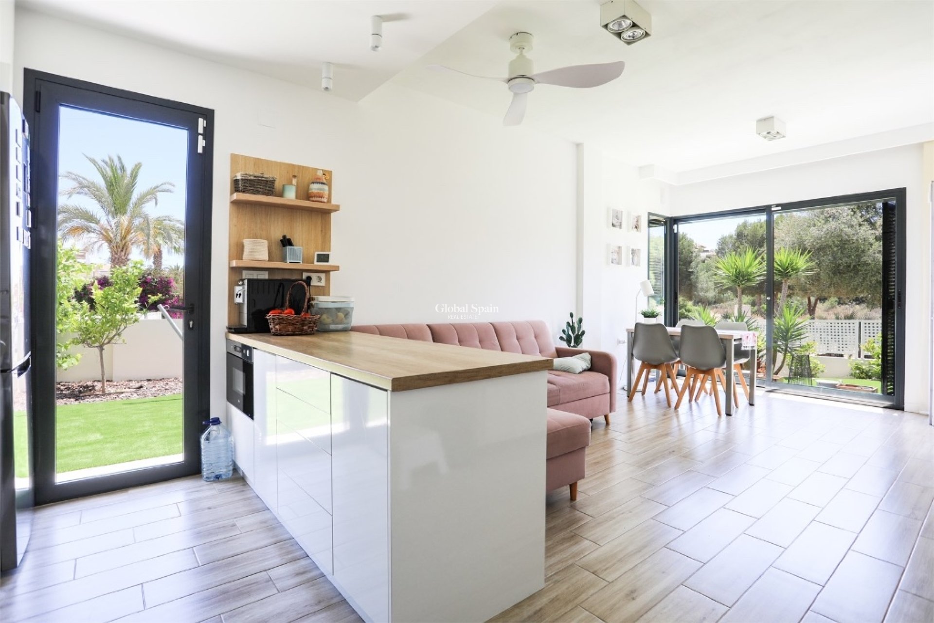 Resale - Villa -
LA ZENIA