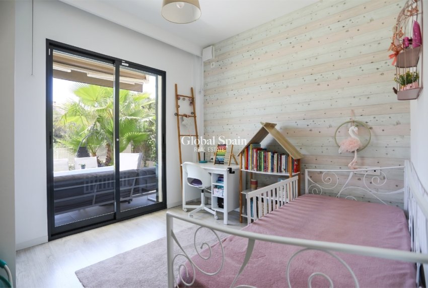 Resale - Villa -
LA ZENIA