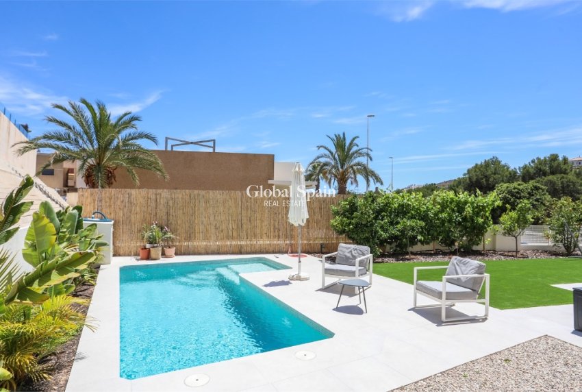 Resale - Villa -
LA ZENIA