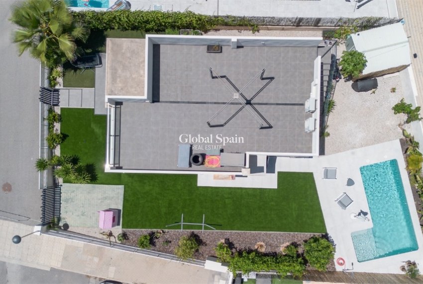 Resale - Villa -
LA ZENIA